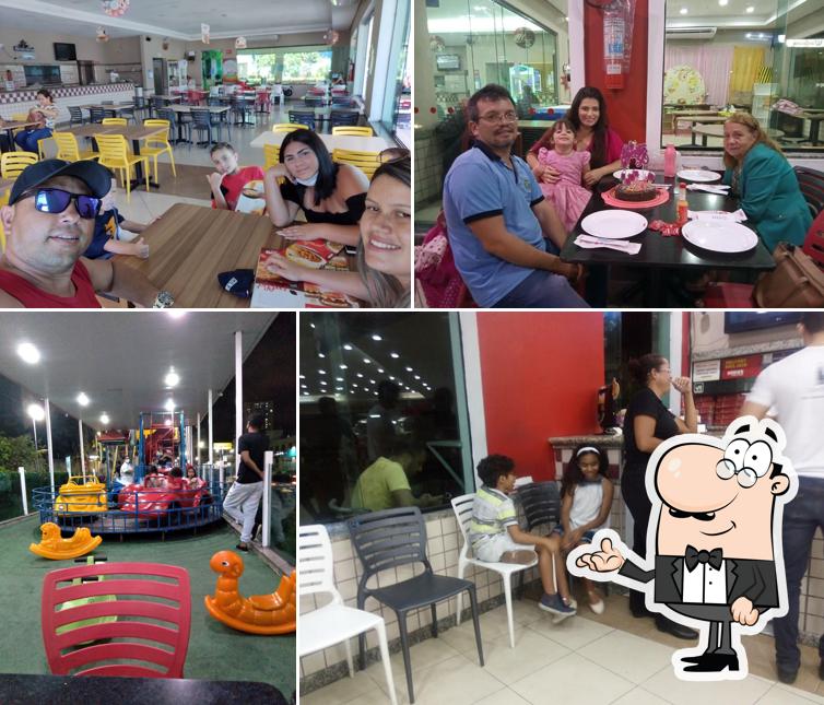 O interior do Habibs