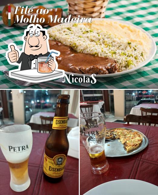 O Pizzaria Nicola's se destaca pelo bebida e comida