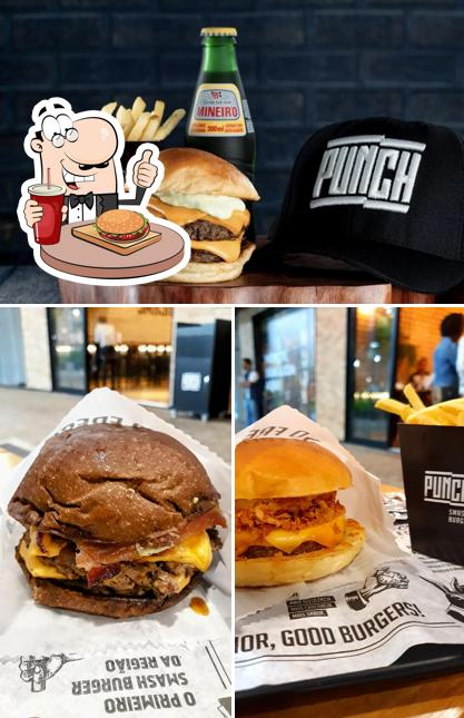 Peça um dos hambúrgueres servidos no Punch Smash Burgers - Uberaba