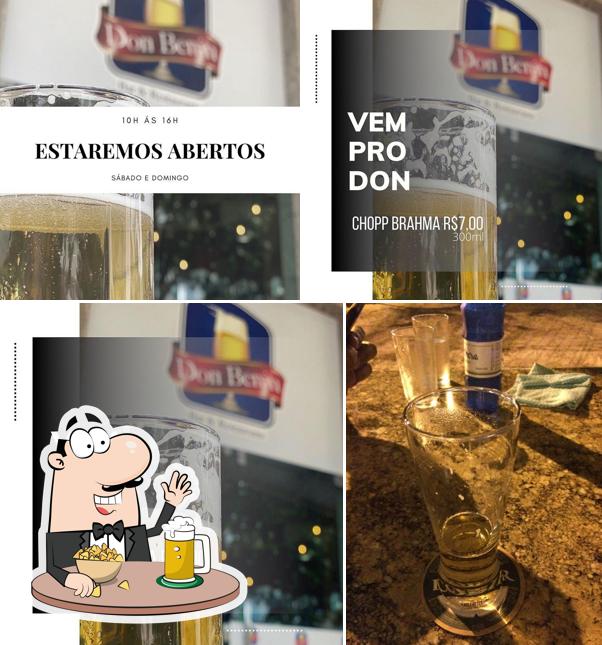 Peça um copo de cerveja leve ou escura