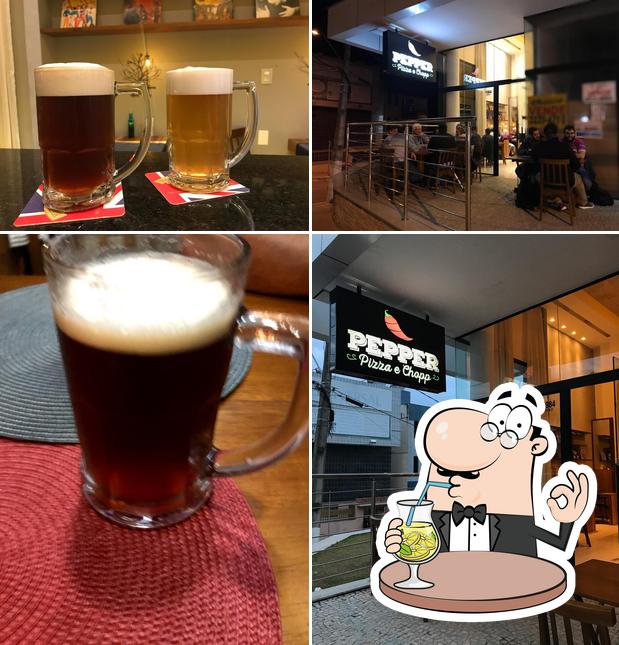 Entre diversos coisas, bebida e interior podem ser encontrados a Pepper Pizzaria Artesanal - Pizzaria em Juiz de Fora, MG - Delivery - Massas - Casa de Vinhos - Choperia