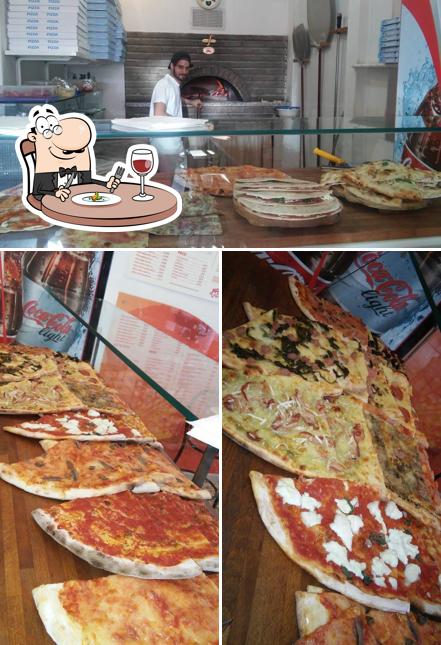 La foto della cibo e interni di Pizza pazza