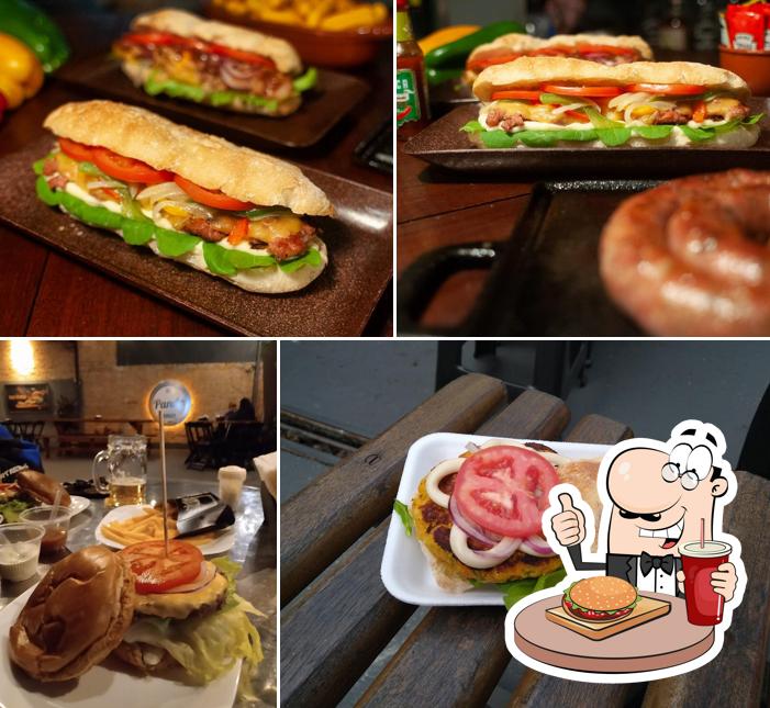 Delicie-se com um hambúrguer no Panda Burguer e Pizza