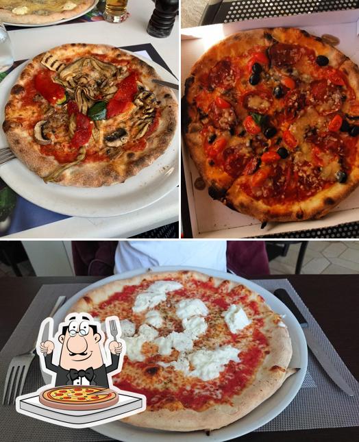Pick pizza at Da Antonio - Fribourg