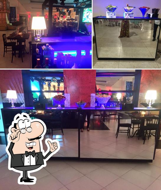 O interior do Fire Bar Drinks