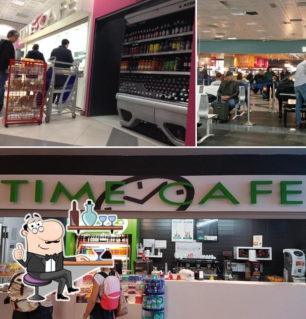 Dai un'occhiata agli interni di TIME CAFÉ