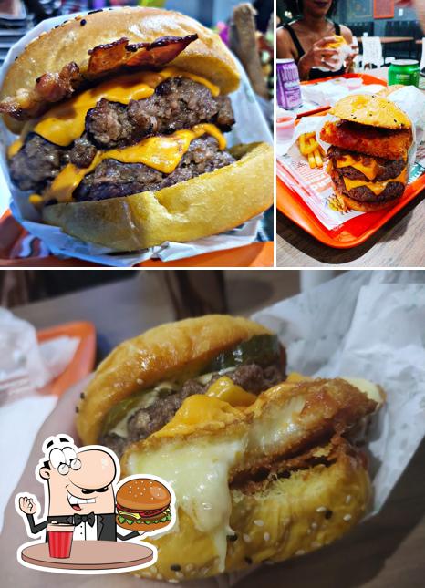 Peça um dos hambúrgueres oferecidos no Quattro Hamburgers