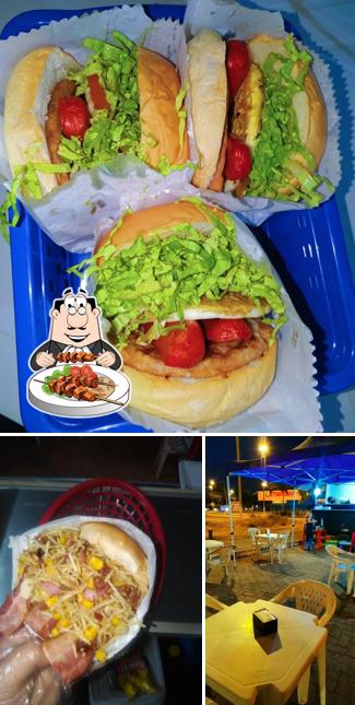 Comida em Dino's Burguer