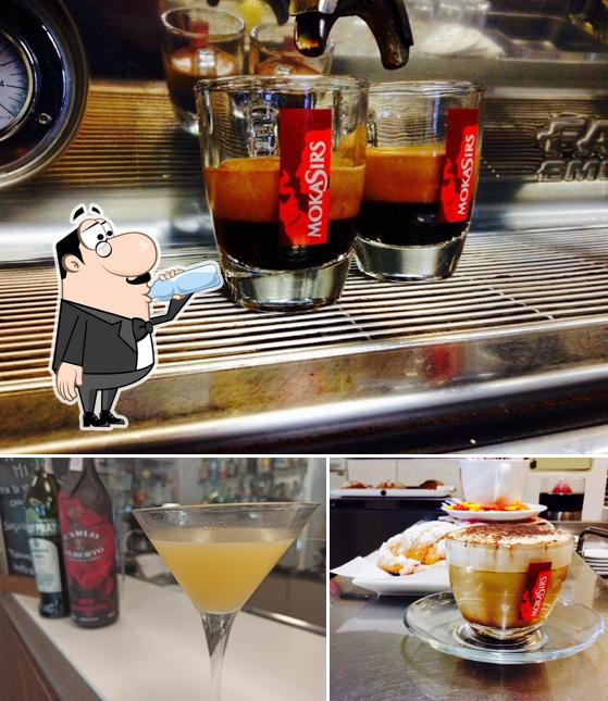 Goditi un drink dal menu