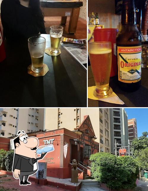 Esta é a foto ilustrando bebida e exterior no Red Lion