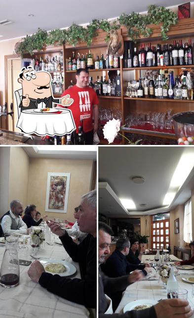 La foto di tavolo da pranzo e bancone da bar da Bar Trattoria La Vigna Olgiate Comasco