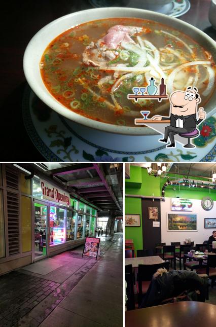 L’image de la intérieur et nourriture de Pho Quynh Express’s