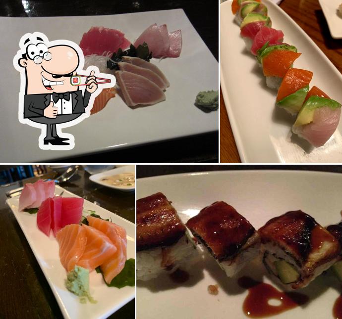 Попробуйте суши в "East Japanese Restaurant"