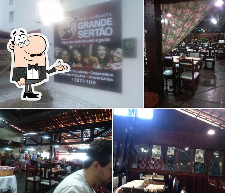 Sente em uma das mesas no Grande Sertão