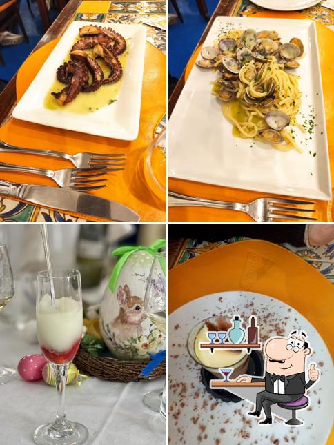 Siediti a un tavolo di Ristorante Marmoreo Borgo Del Mazzaro di Giovanna Marmoreo