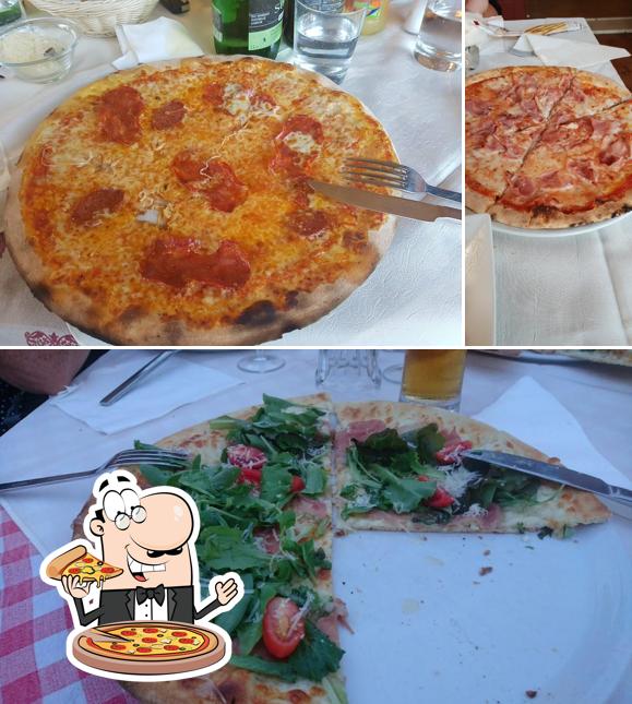 Scegli una pizza a Pizzeria Ficorosso