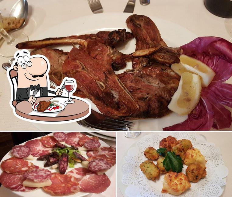 Try out meat meals at La Luna Nel Pozzo