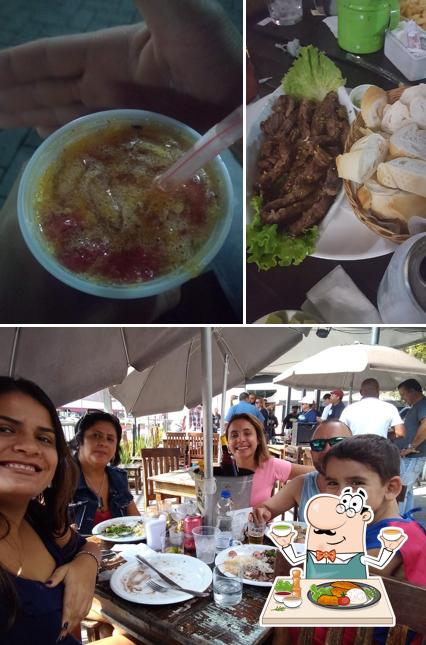 Esta é a foto apresentando comida e mesa de jantar no A Produtora Café