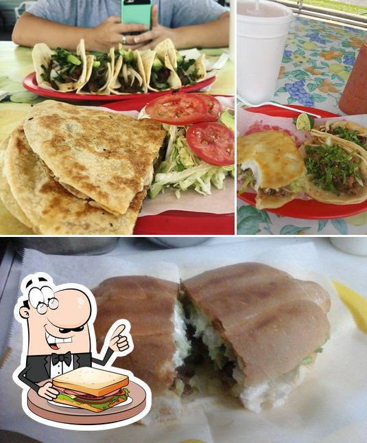 Taqueria Don Pollo (Food Truck), 9660 Fallbrook Dr in Cypress