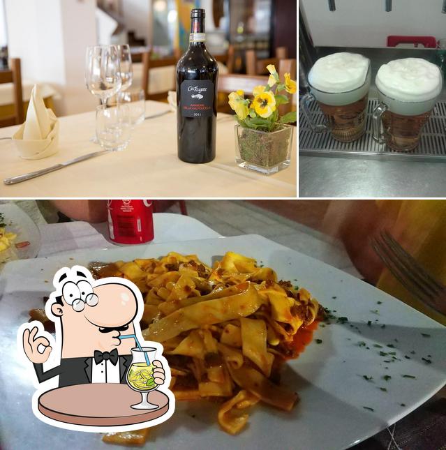 Tra le diverse cose da Ristorante - Pizzeria Torre Due si possono trovare la bevanda e fregio