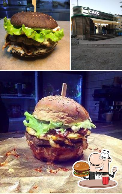 Гамбургер в "Сак’с Сендвич Шоп"