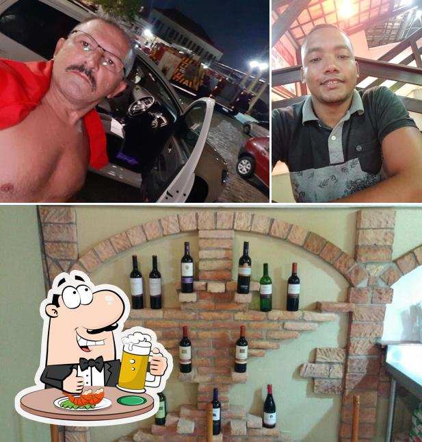 Peça um copo de cerveja leve ou escura