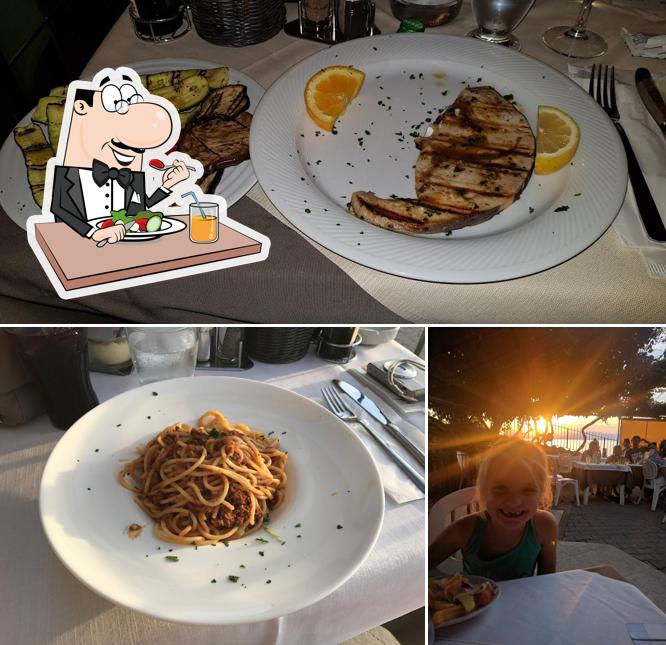 Questa è la foto che presenta la cibo e tavolo da pranzo di Ristorante Pizzeria Hotel La Guglia