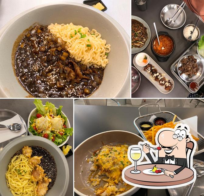 Еда в "Hasul hip Korean cafe and restaurant"