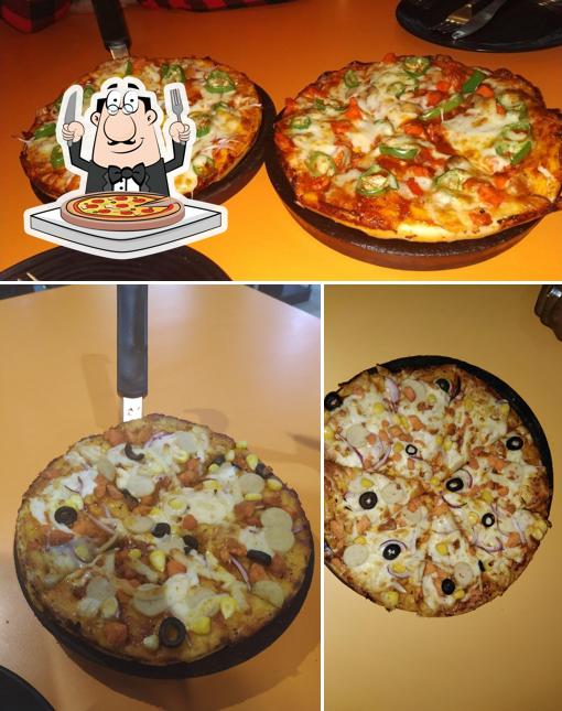 Try out pizza at Pizza'ria