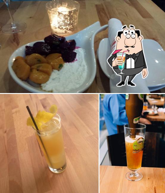 Observa las fotografías que muestran bebida y comida en The Townshend