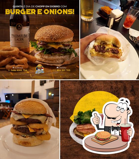 Delicie-se com um hambúrguer no American Burguer 754