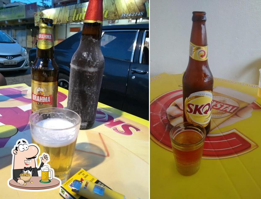 Desfute uma tulipa de cerveja leve ou escura