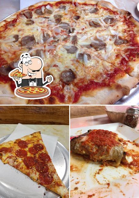 Закажите пиццу в "Cacciatori Pizza & Pasta -Mahopac"