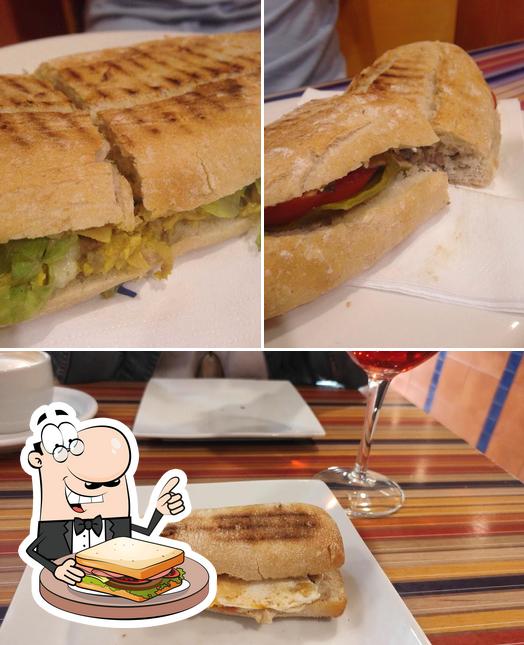 Order a sandwich at La Antilla