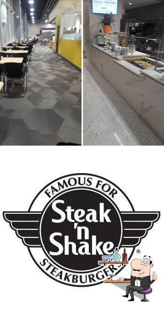 The interior of Steak 'n Shake