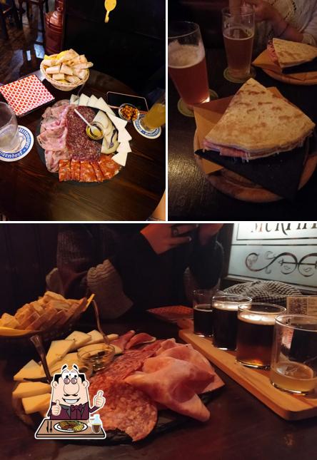 Ordina i piatti di carne a Elfo Pub