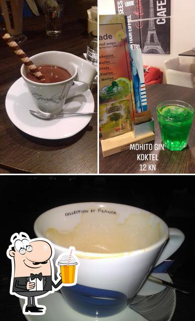 Goditi un drink a Cafe City