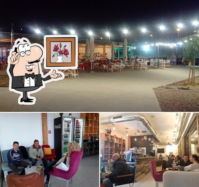 Dai un'occhiata agli interni di Green Park Restaurant