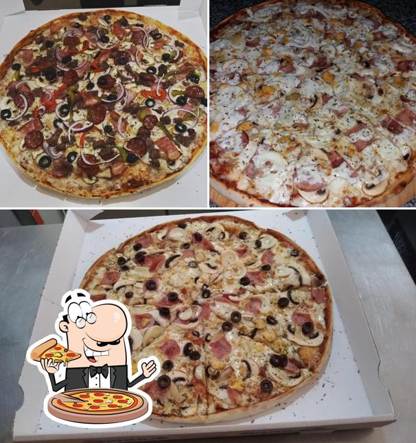 Get pizza at Pizzas da Vila