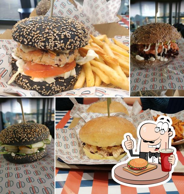 Ordina un hamburger a FISH'N BURGER Settimo Cielo Retail Park