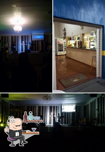 O interior do Chicken in