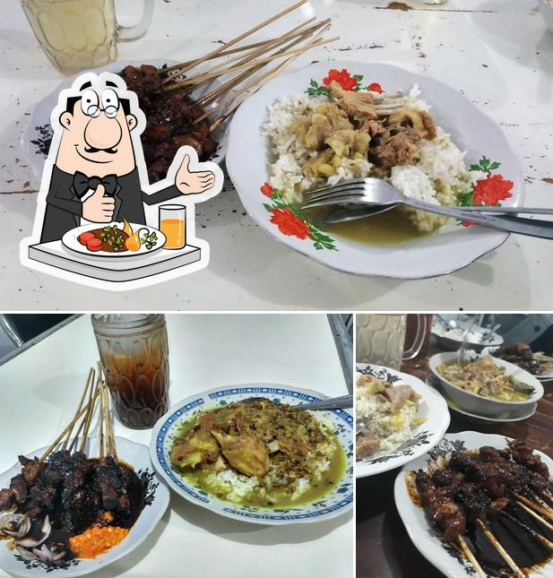 Meals at Sate Kambing Piramid Besuki