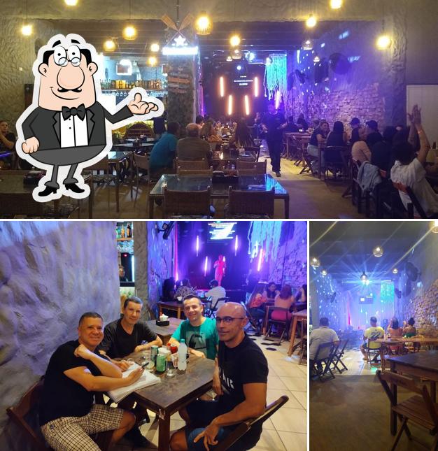O interior do Na Praça Bar Guaruja