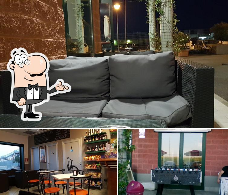 Dai un'occhiata agli interni di Bar Terzo Tempo