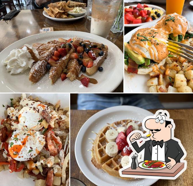 Breakfast House & Coffee Bar, 3928 N Sheridan Rd in Chicago