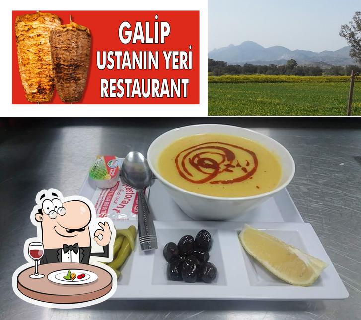 Фотография, на которой видны еда и внешнее оформление в GALİP Ustanın YERİ Restrant