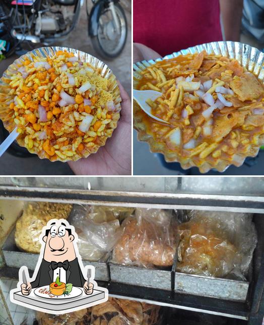 Food at MADAN KAKA NI SEVPURI (shree charbhuja farsan)