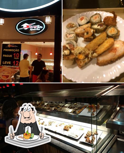 Esta é a foto ilustrando comida e interior no Sushi Bar