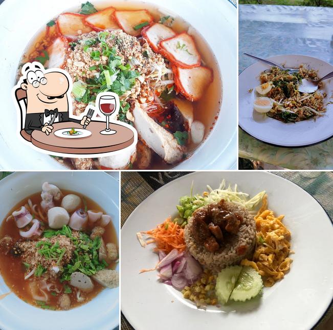 ร้านต้นปาล์ม Palm Tree Restaurant, Na Mom Opiniones del restaurante