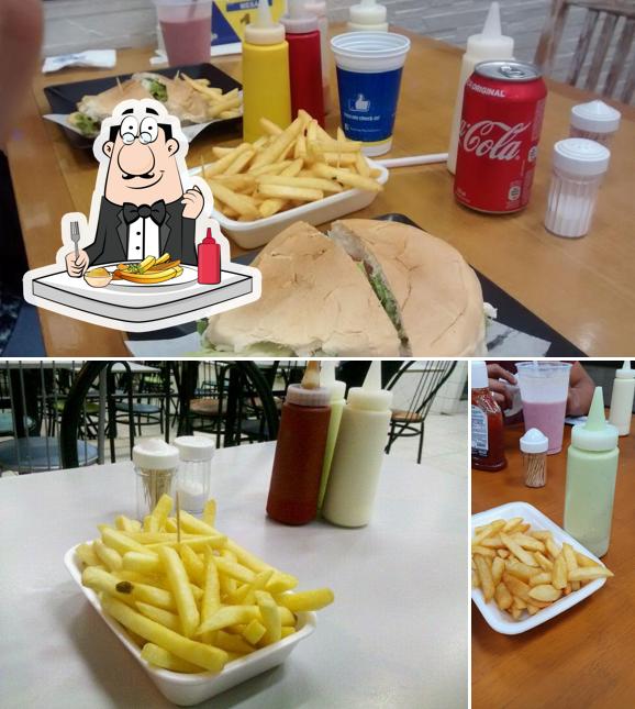 At Esquina do Pão de Queijo you can enjoy finger chips